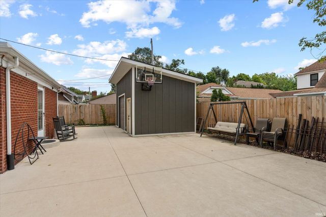 1102 E Wayne Street, South Bend, IN 46615