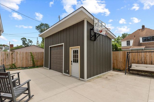 1102 E Wayne Street, South Bend, IN 46615
