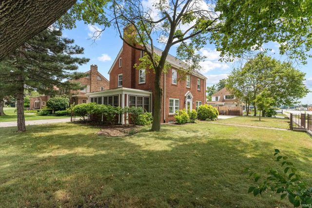 1102 E Wayne Street, South Bend, IN 46615