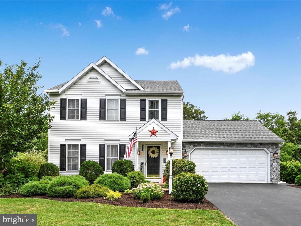 13 FOX RUN TER, Lititz, PA 17543