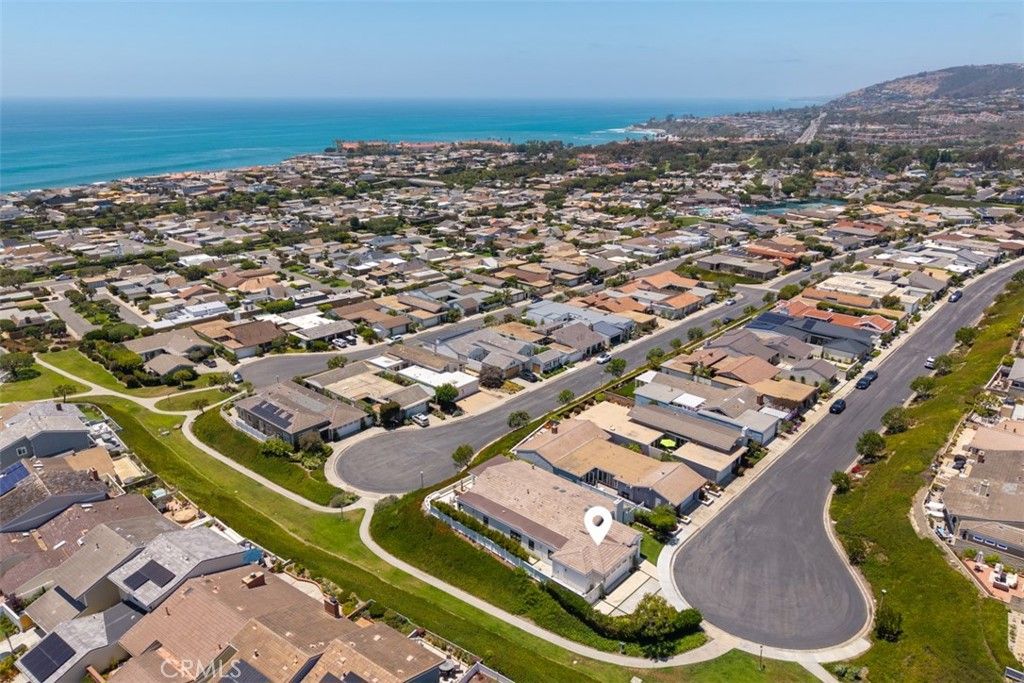 Image 2 of property listing at 33761 Windlass, Dana Point, CA 92629
