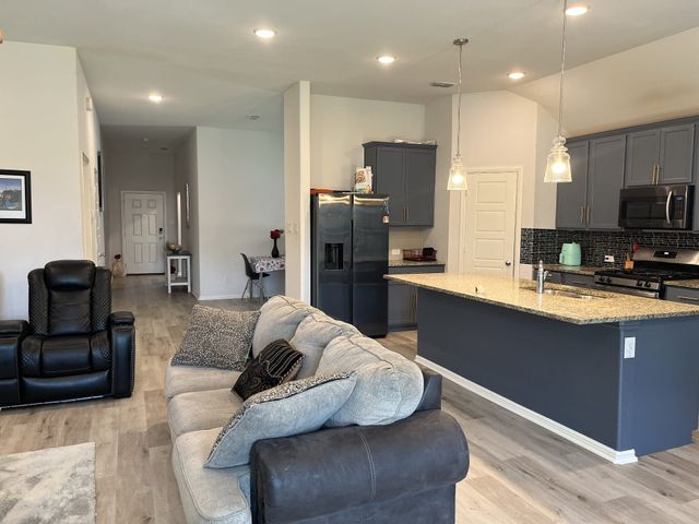 1311 Rosler Street, Mansfield, TX 76063