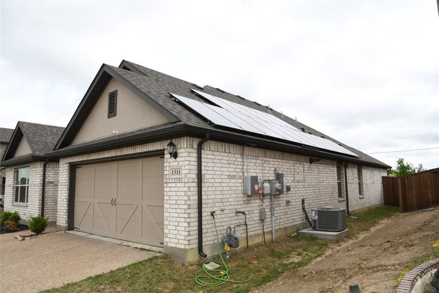 1311 Rosler Street, Mansfield, TX 76063