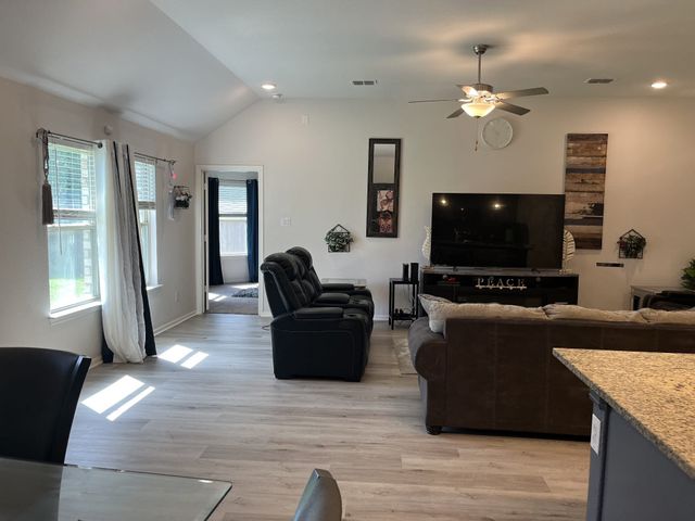 1311 Rosler Street, Mansfield, TX 76063
