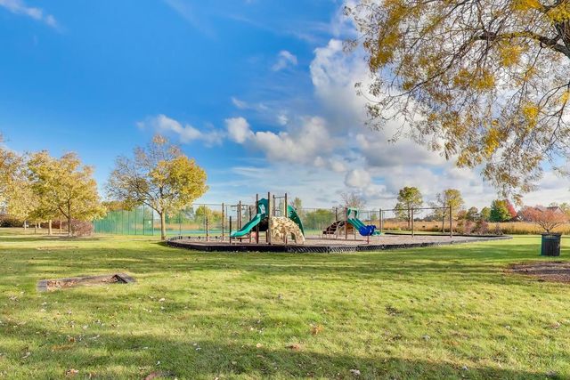 977 Harris Road 34, Grayslake, IL 60030