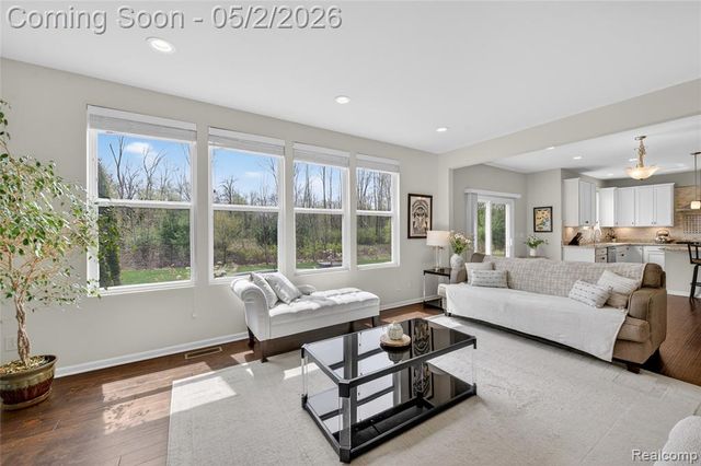 48207 Isabella Way, Novi, MI 48374