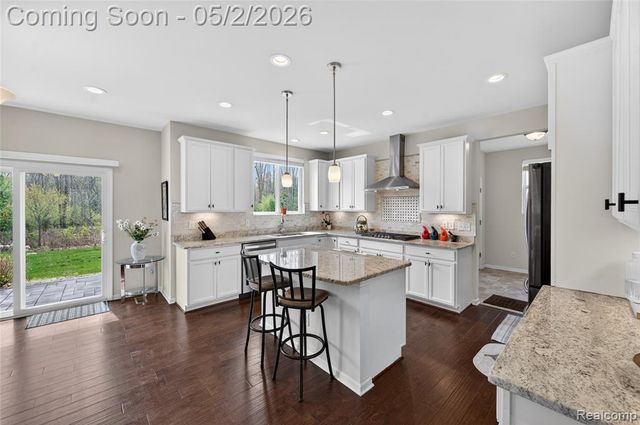 48207 Isabella Way, Novi, MI 48374
