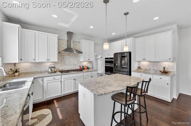 48207 Isabella Way, Novi, MI 48374