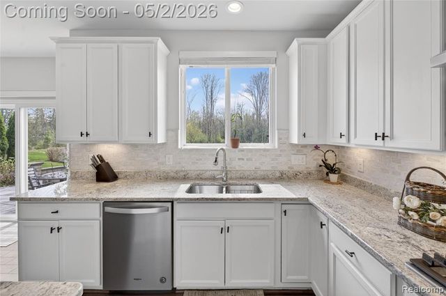 48207 Isabella Way, Novi, MI 48374