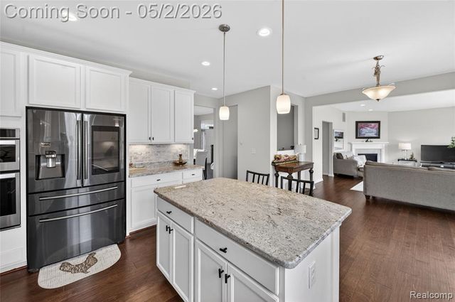 48207 Isabella Way, Novi, MI 48374