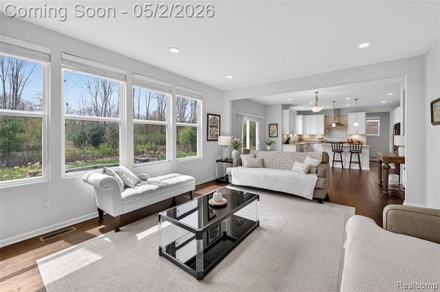 48207 Isabella Way, Novi, MI 48374