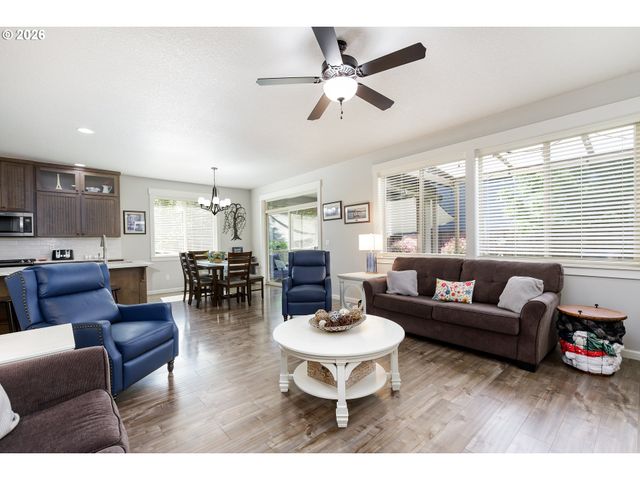 19107 WINDMILL Dr, Oregon City, OR 97045