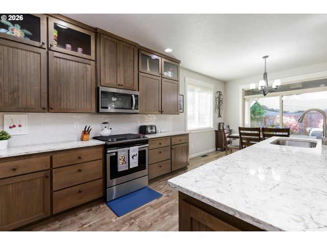 19107 WINDMILL Dr, Oregon City, OR 97045
