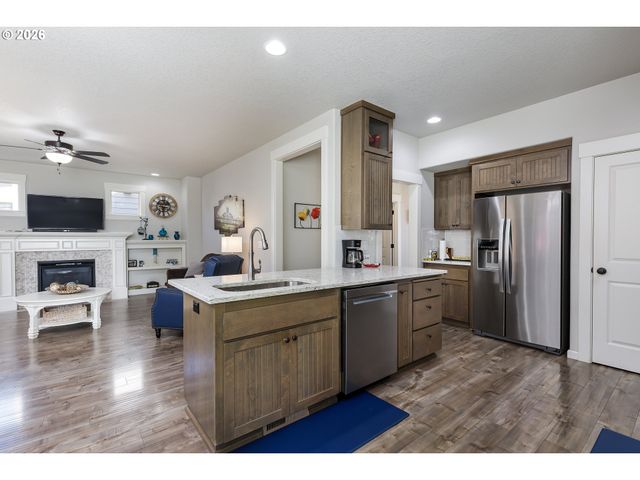 19107 WINDMILL Dr, Oregon City, OR 97045
