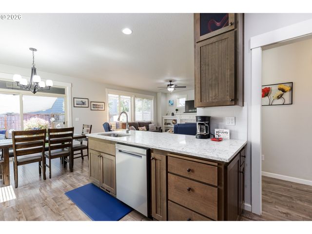 19107 WINDMILL Dr, Oregon City, OR 97045