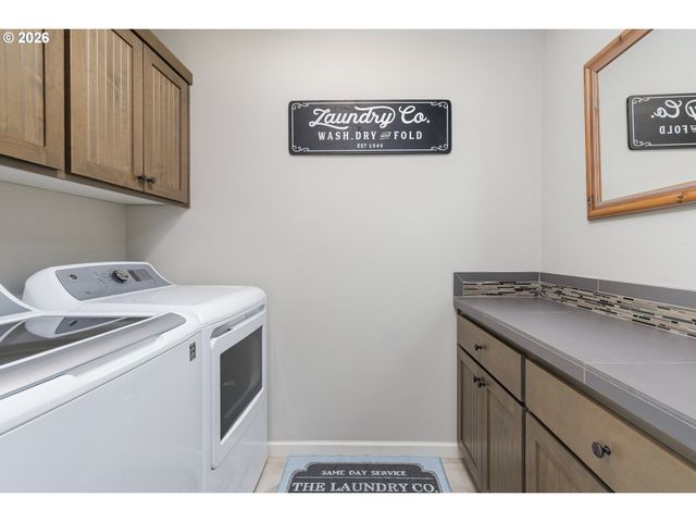 19107 WINDMILL Dr, Oregon City, OR 97045