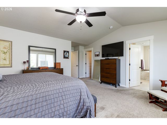 19107 WINDMILL Dr, Oregon City, OR 97045