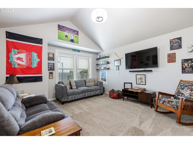 19107 WINDMILL Dr, Oregon City, OR 97045