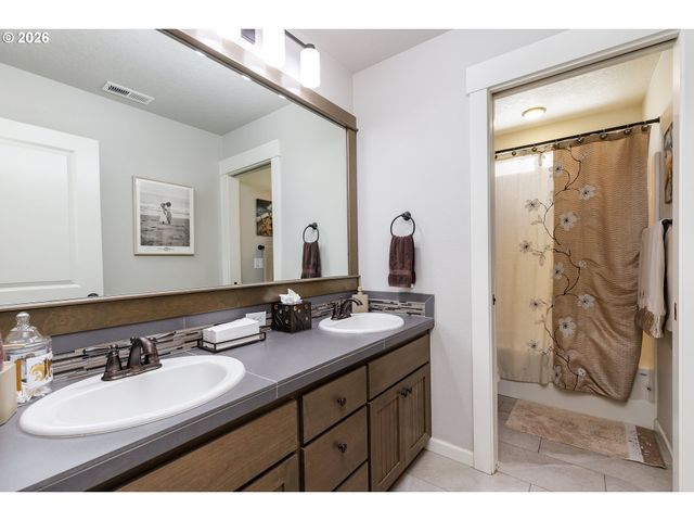 19107 WINDMILL Dr, Oregon City, OR 97045
