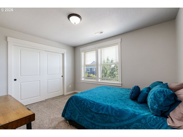 19107 WINDMILL Dr, Oregon City, OR 97045