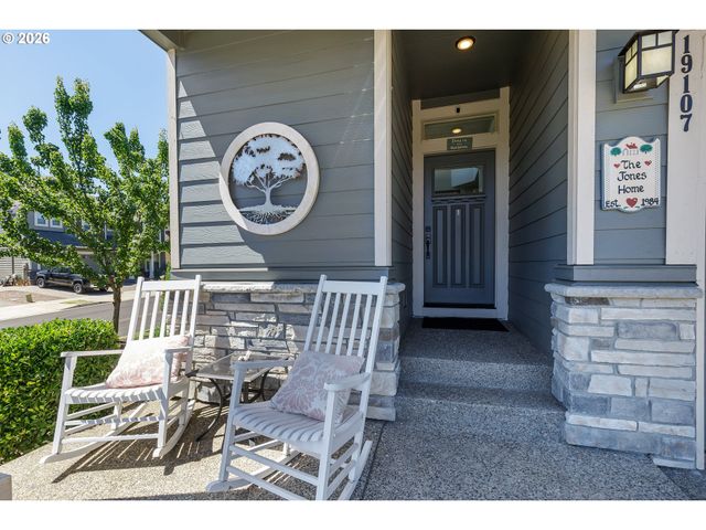 19107 WINDMILL Dr, Oregon City, OR 97045