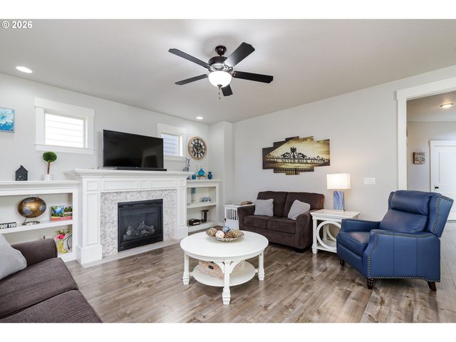 19107 WINDMILL Dr, Oregon City, OR 97045