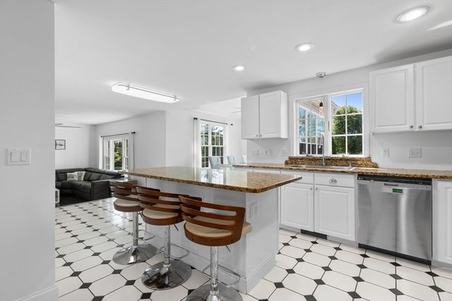 1 Mark Dr, Fairhaven, MA 02719