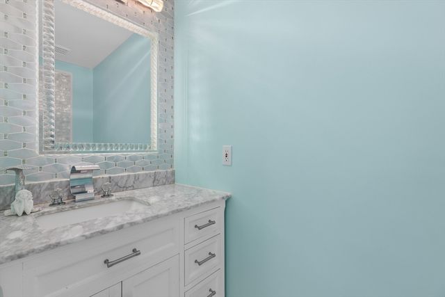 1 Mark Dr, Fairhaven, MA 02719
