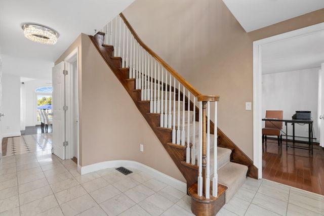 1 Mark Dr, Fairhaven, MA 02719