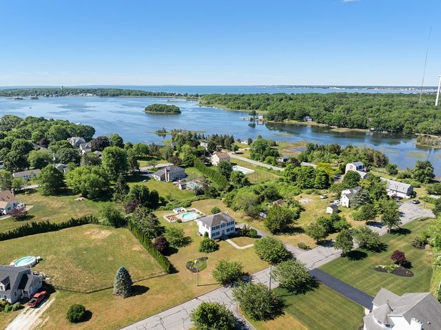 1 Mark Dr, Fairhaven, MA 02719