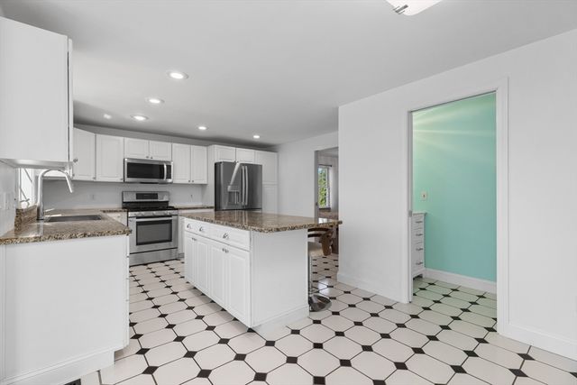 1 Mark Dr, Fairhaven, MA 02719