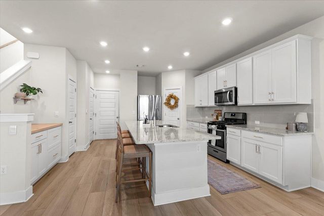 7210 Travertine Spring DR 97, Austin, TX 78744