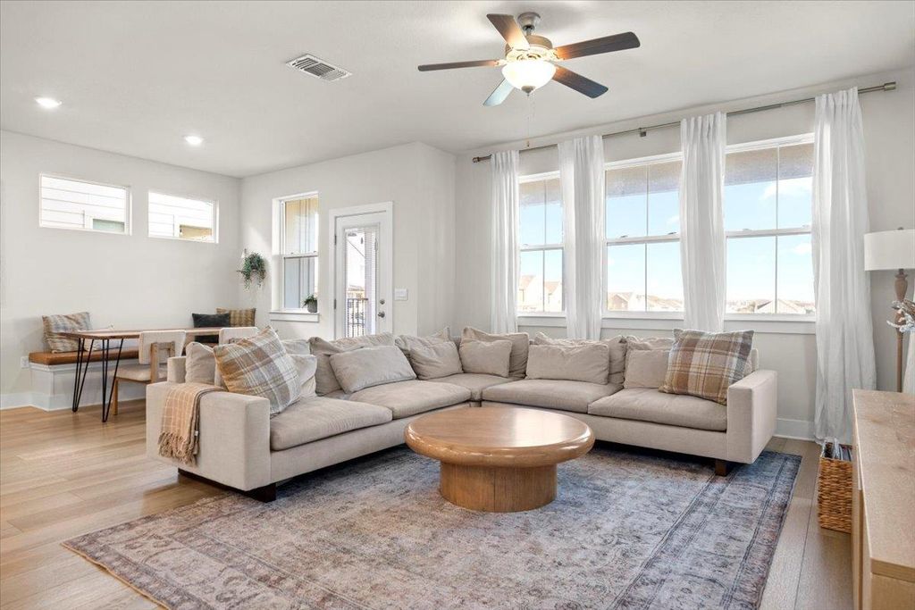 7210 Travertine Spring DR 97, Austin, TX 78744