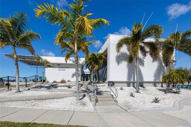 329 MEDALLION BOULEVARD B, Madeira Beach, FL 33708