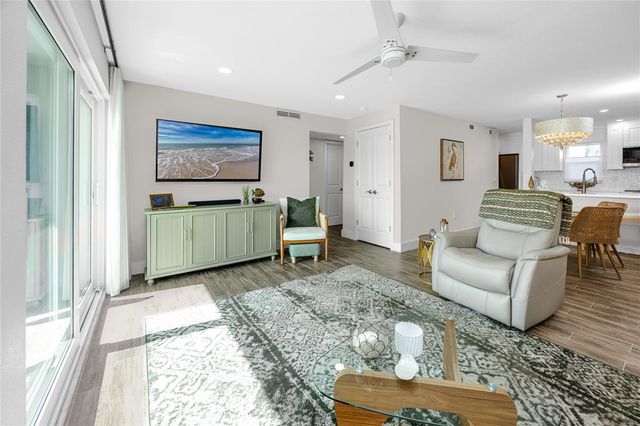 329 MEDALLION BOULEVARD B, Madeira Beach, FL 33708