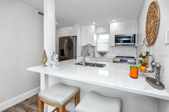 329 MEDALLION BOULEVARD B, Madeira Beach, FL 33708