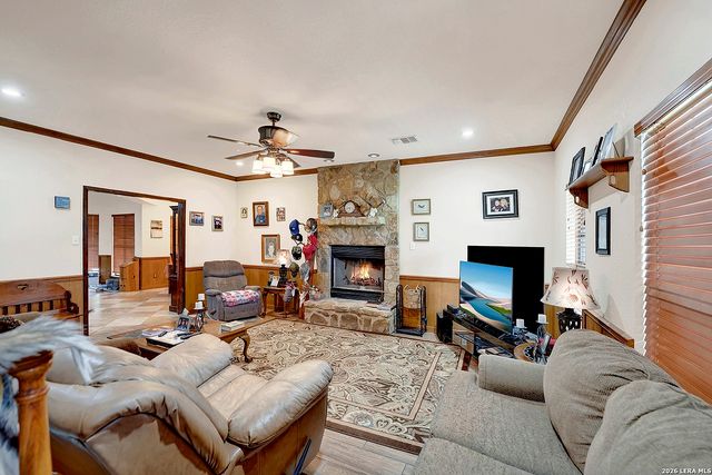 3283 Hartfield, La Vernia, TX 78121