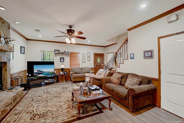 3283 Hartfield, La Vernia, TX 78121