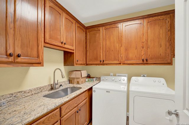 3283 Hartfield, La Vernia, TX 78121