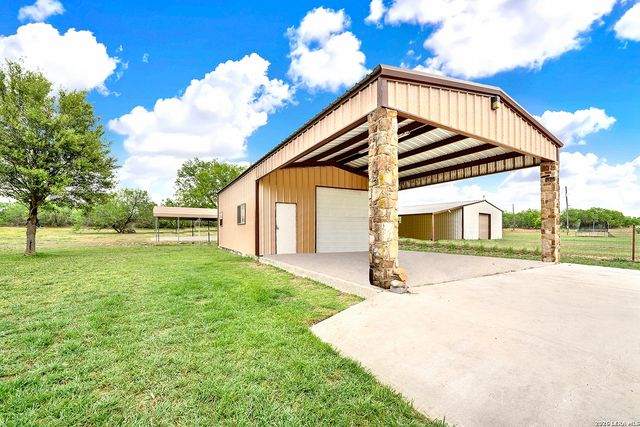 3283 Hartfield, La Vernia, TX 78121