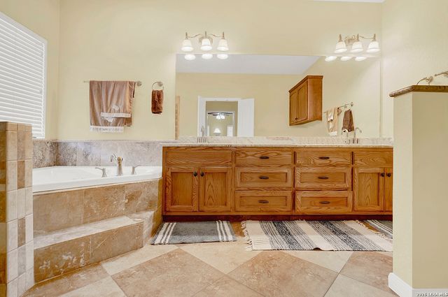 3283 Hartfield, La Vernia, TX 78121