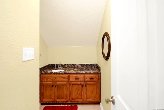 3283 Hartfield, La Vernia, TX 78121