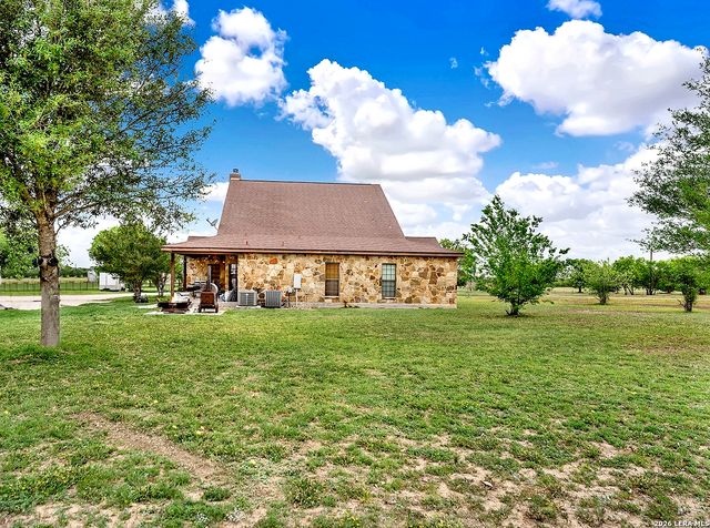 3283 Hartfield, La Vernia, TX 78121