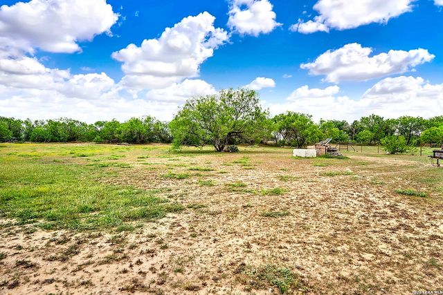 3283 Hartfield, La Vernia, TX 78121