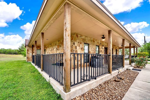 3283 Hartfield, La Vernia, TX 78121