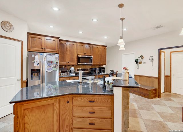 3283 Hartfield, La Vernia, TX 78121