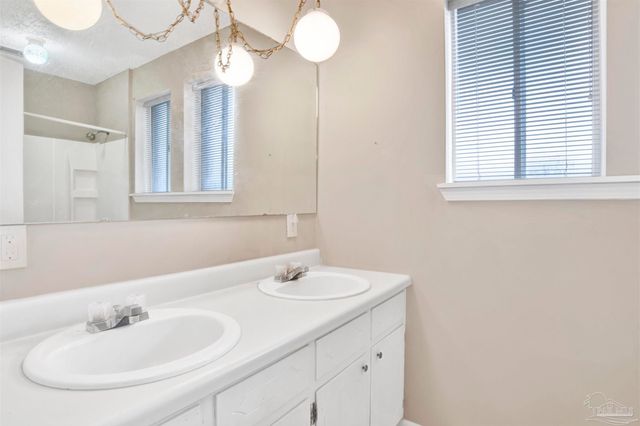 7805 Hearthstone Cir, Pensacola, FL 32506