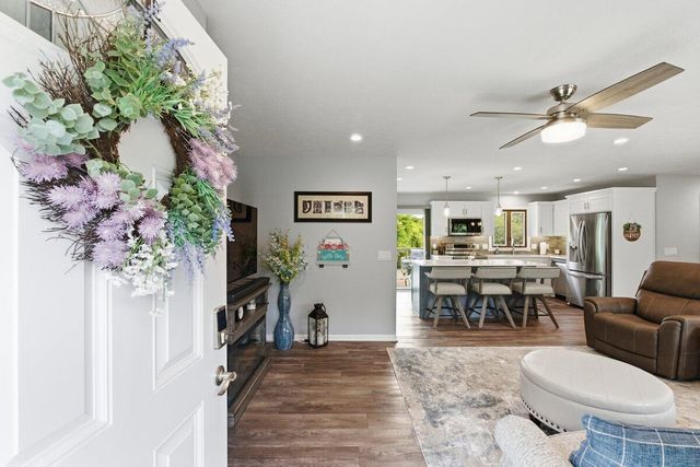 20202 STEVEN Lane, Council Bluffs, IA 51503