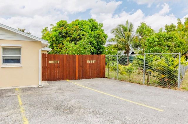 279 Hach Lane, West Palm Beach, FL 33415