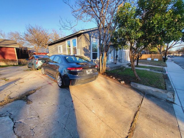 6404 Ponca ST B, Austin, TX 78741